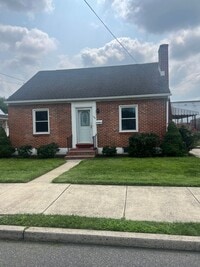 Building Photo - 262 McKnight St