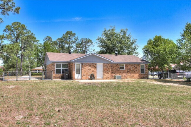Building Photo - 3823 Fairington Dr