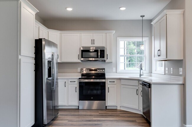 Building Photo - 4 Bedroom Dog Friendly Home For Rent Near Guthrie!