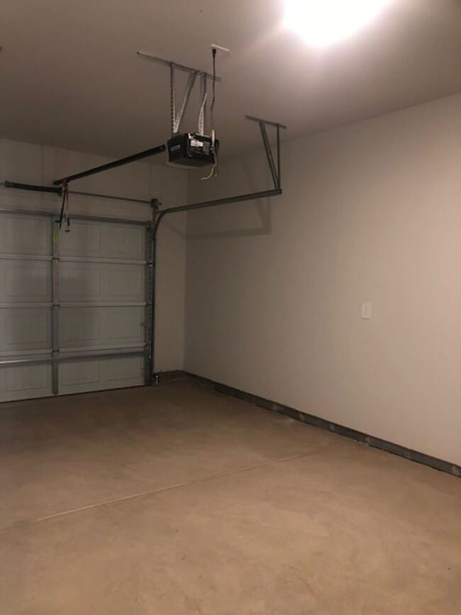 Building Photo - Newer Townhome with 1 Car Garage in Braemar Village! COMING SOON!