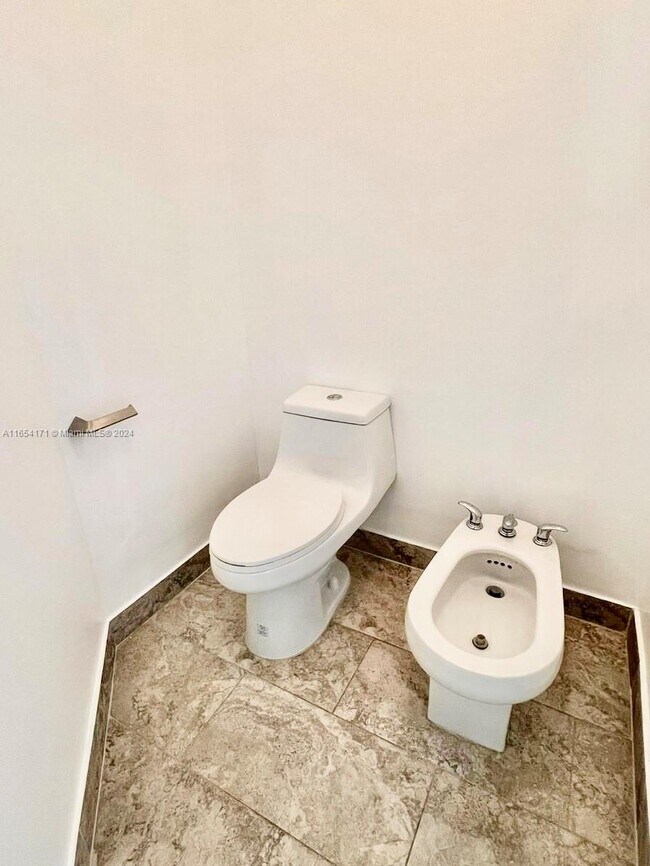 Building Photo - 9941 NW 32nd St