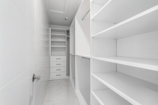 Building Photo - 3432 Pine Haven Cir