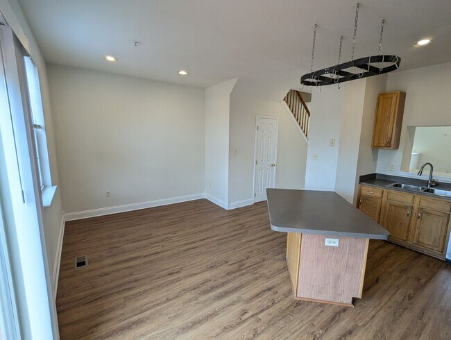Building Photo - Renovated Townhouse in Frederick ready for...