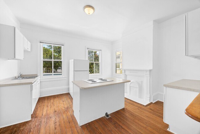 Building Photo - 112 E Anderson St