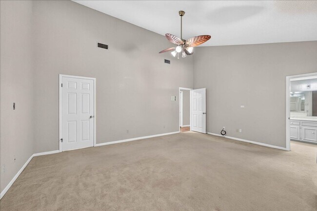 Building Photo - 5305 Greenbriar Dr