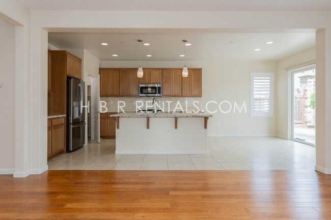 Building Photo - Questa Village - Mountain House- Spacious & Stylish 5-Bedroom Retreat in Mountain House – 3.5 Bat...