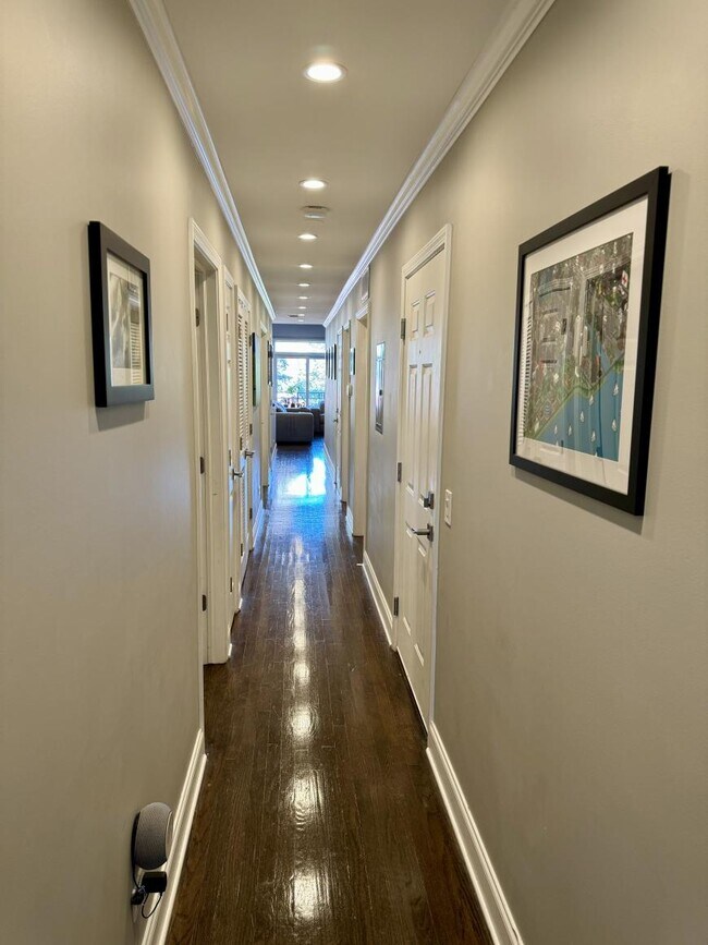 Building Photo - 3 bedroom in Chicago IL 60625