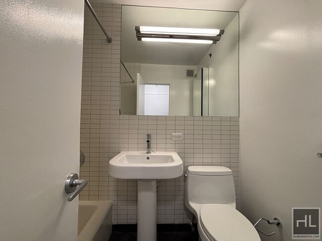 Building Photo - East 39th Street