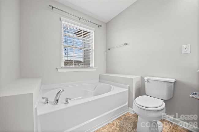 Building Photo - 827 Ayrshire Ave