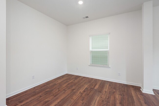 Building Photo - 4734 Willow Bluff Cir