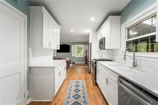 Building Photo - 1235 Spring Valley Ln NE