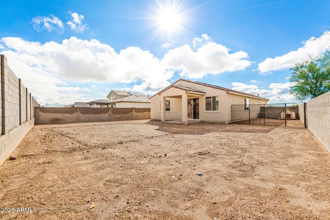 Building Photo - 24590 W Hilton Ave