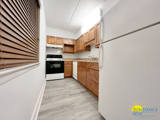 Building Photo - 1 mile East of Hurlburt AFB, beautiful Cedars condo!