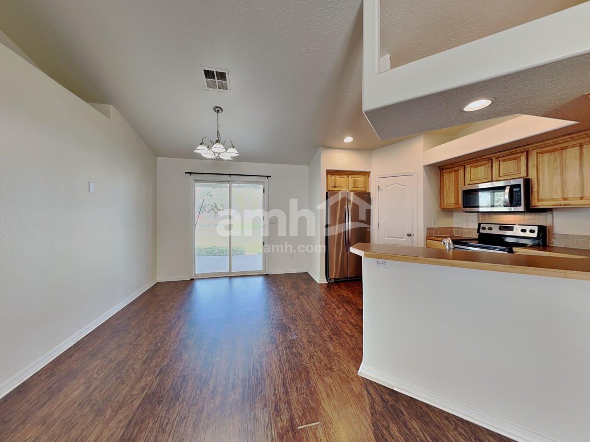 Building Photo - 410 S Saddlerock Ave