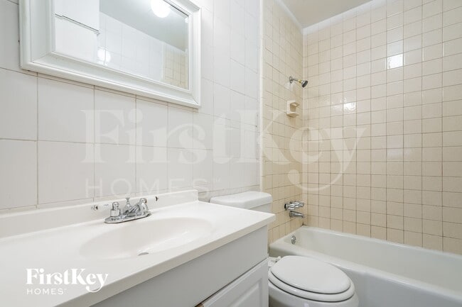 Building Photo - 215 Oriole Blvd