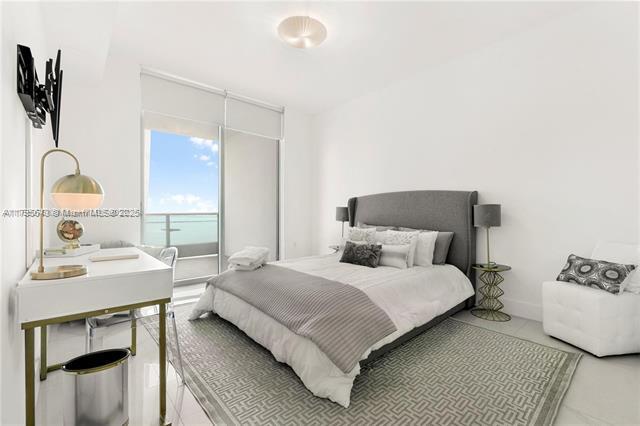 Building Photo - 900 Biscayne
