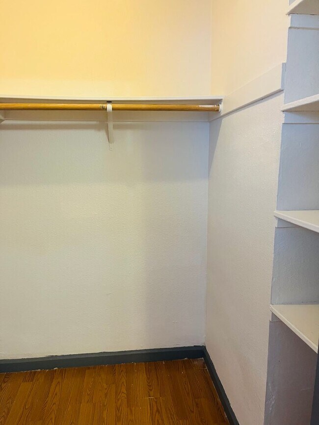 Building Photo - 1117 Roselawn Ave