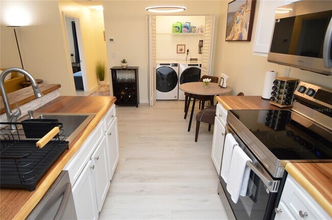 Building Photo - 10263 Gandy Blvd N