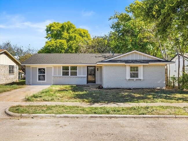 Building Photo - 6510 Leaning Oaks St