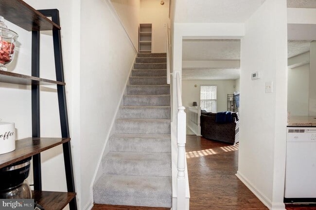Building Photo - 1598 Woodcrest Dr