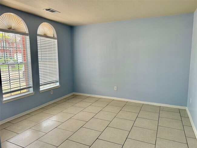 Building Photo - 14802 Bellflora Ct