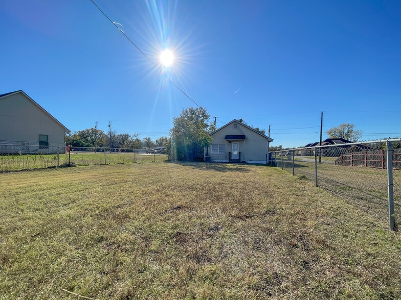 Building Photo - 715 N Bunker Dr