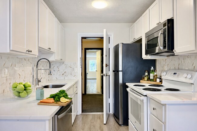 Building Photo - 21 Greenwood St