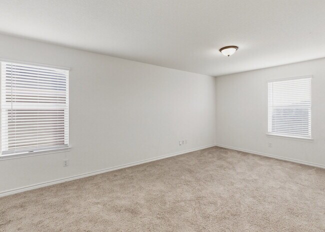 Building Photo - This spacious 4-bed/3-bath two-story rental is a gem waiting for you!