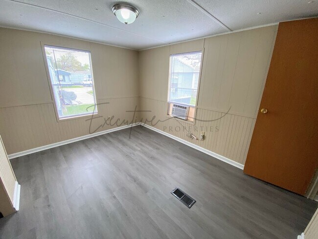 Building Photo - For Rent: 2-Bedroom Mobile Home in Sulphur...
