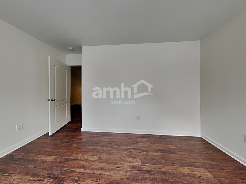 Building Photo - 127 Mercer Dr