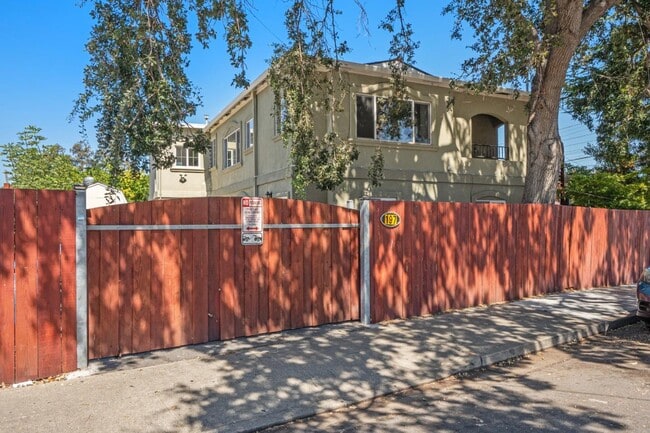 Building Photo - 197 Nottingham Ave