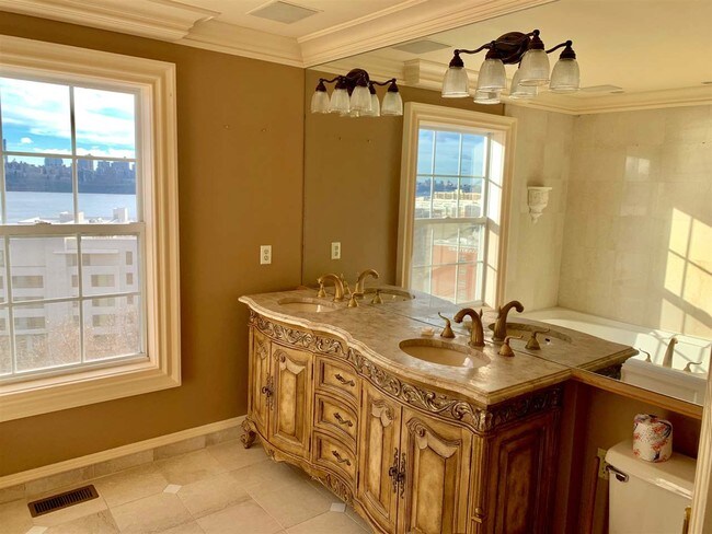 Building Photo - 54 Bergen Ridge Rd