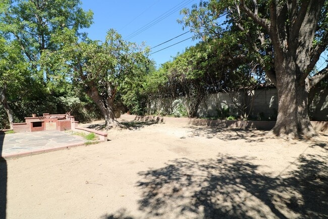 Building Photo - 3 BEDROOM, 2 BATH:  Home for Lease in Nort...