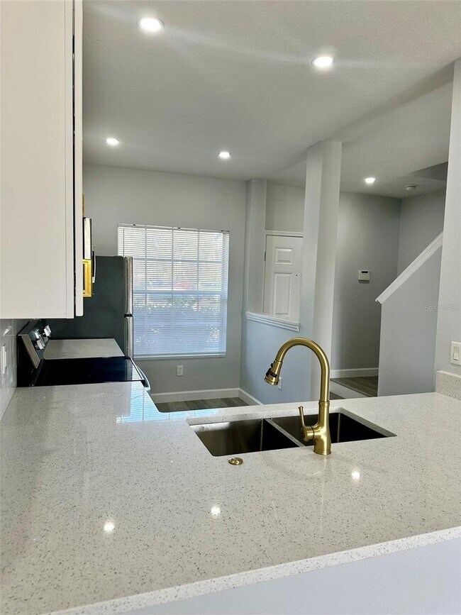 Building Photo - 918 Chelsea Dr