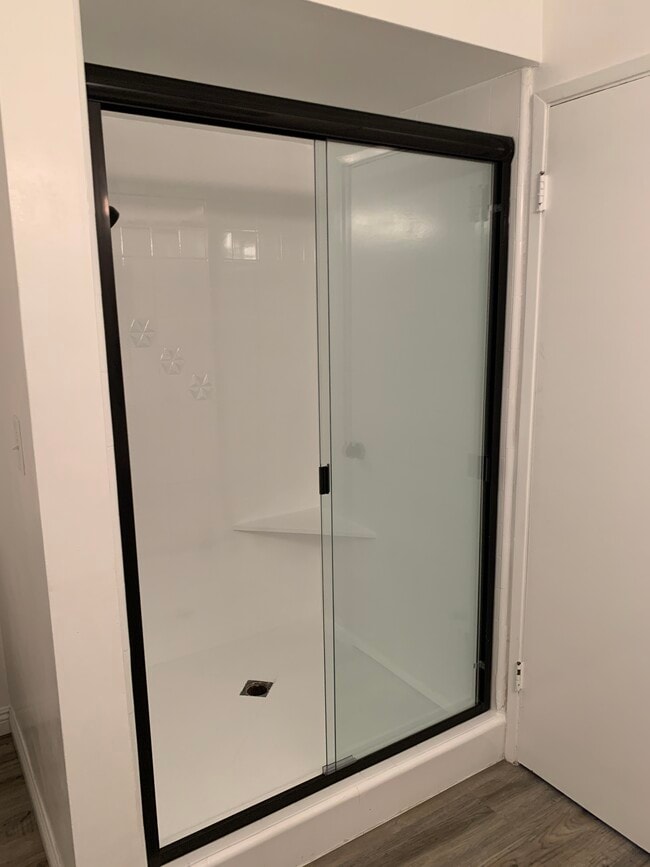 2nd Full Bathroom - 1841 N Fuller Ave