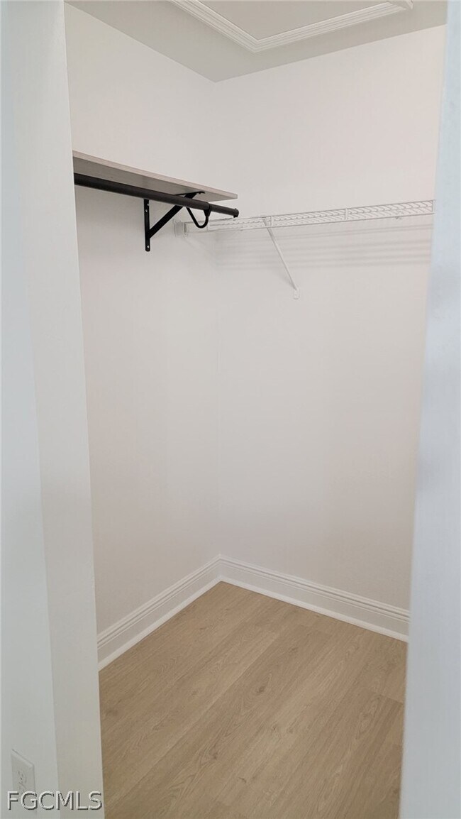 Building Photo - 608 SE 13th Terrace