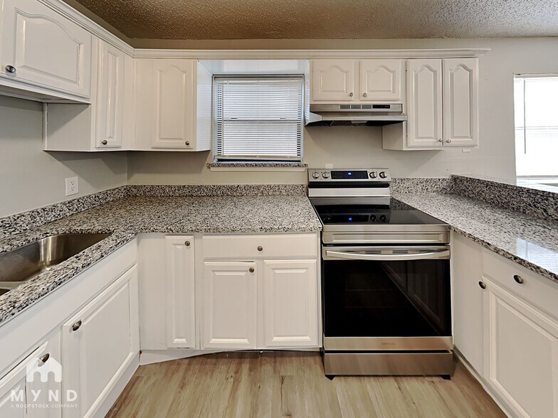 Building Photo - 1203 Thannisch Ct