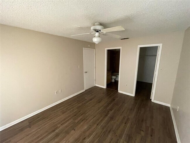 Building Photo - 750 Zella Ln