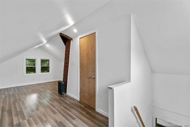 Building Photo - 44 Culver St