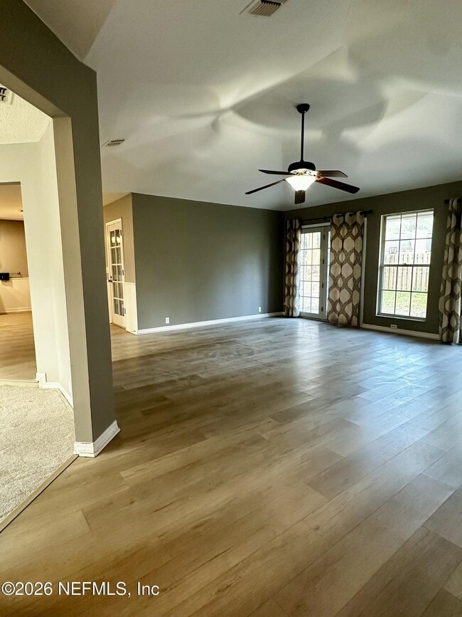 Building Photo - 2245 Brentfield Rd W