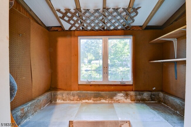 Building Photo - 15 Scenic Dr