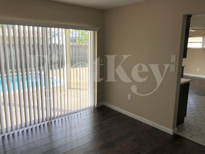 Building Photo - 9280 Sunset Strip