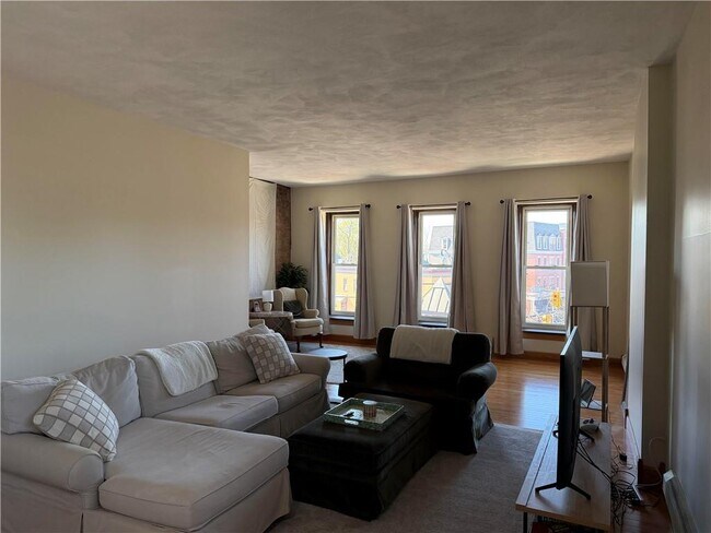 Building Photo - 287 Gregory St