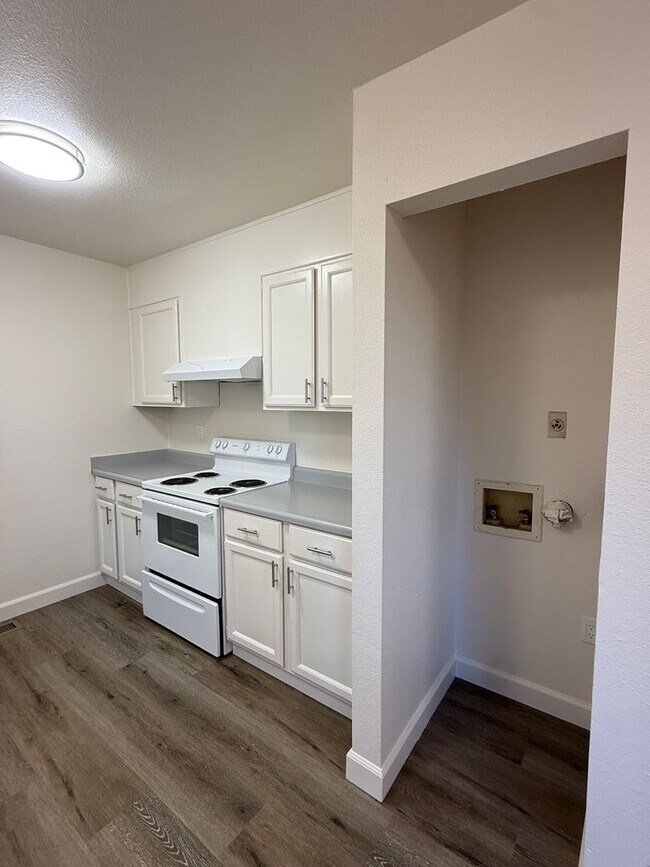 Building Photo - 306 16th St