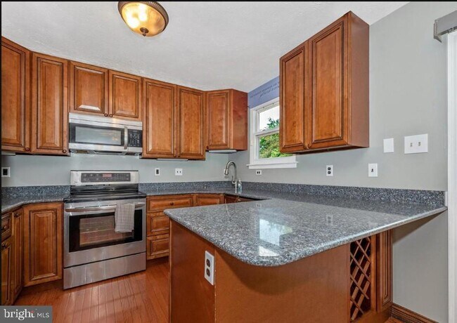Building Photo - 381 W Thornhill Pl