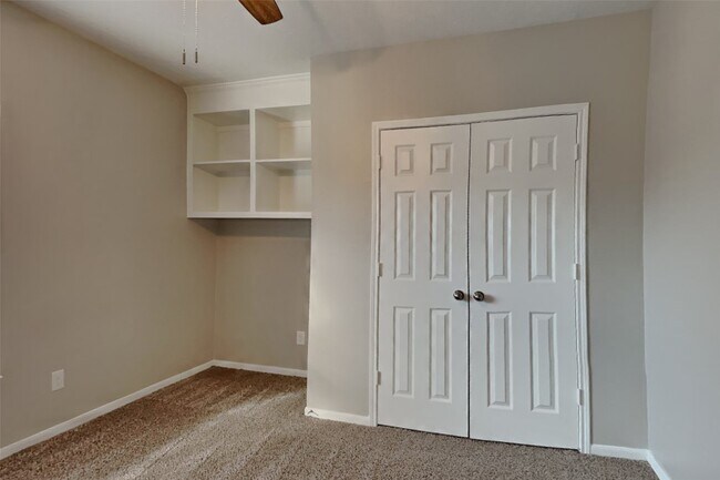 Building Photo - 20402 Avery Point Dr