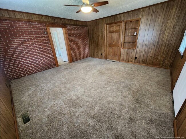 Building Photo - 400 Roxie Ave