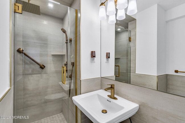 Building Photo - 28 Riverside Ave