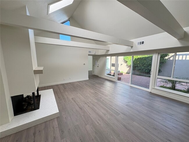 Building Photo - 310 Corsair Way