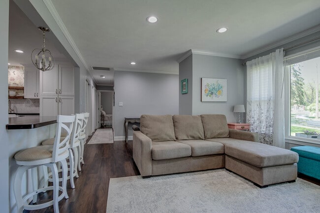 Building Photo - 523 Hawley Ct